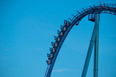 Orlando, Florida. 31 Ağustos 2019. Seaworld inanılmaz Mako rollercoaster zevk İnsanlar (11)