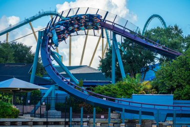 Orlando, Florida. 31 Ağustos 2019. İnsanlar Seaworld (35) de eğlenceli inanılmaz Mako rollercoaster sahip)