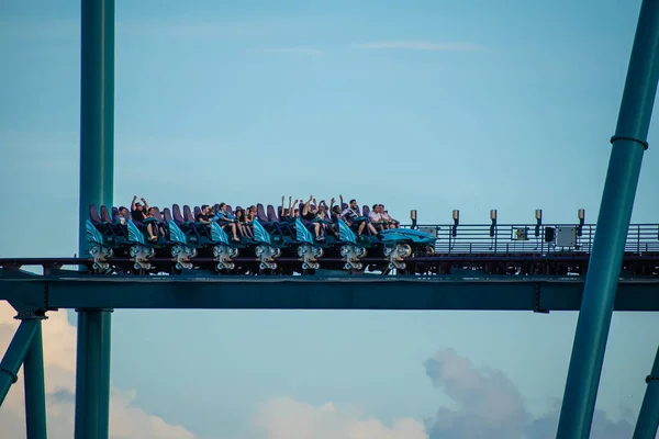 Orlando Florida Agosto 2019 Pessoas Desfrutando Incrível Montanha Russa Mako — Fotografia de Stock