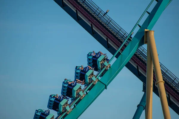 Orlando Florida August 2019 People Enjoying Kraken Rollercoaster Seaworld — Stock Photo, Image