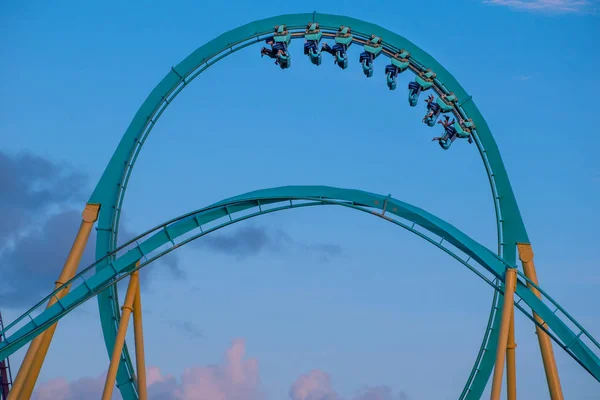 Orlando Florida August 2019 Menschen Genießen Schleife Erstaunlicher Kraken Achterbahn — Stockfoto