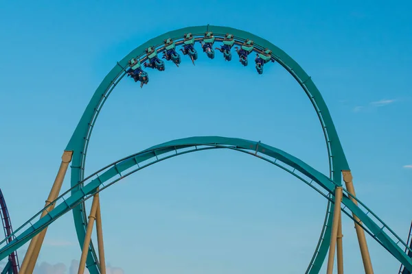 Orlando Florida Augusztus 2019 Emberek Szórakoztunk Elképesztő Kraken Rollercoaster Seaworld — Stock Fotó