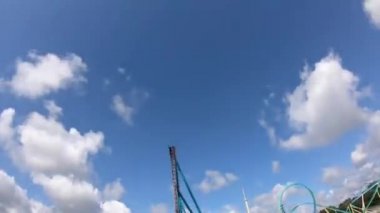 Orlando, Florida. 09 Eylül 2019 . Seaworld de Mako rollercoaster kraken coaster muhteşem görünümü.