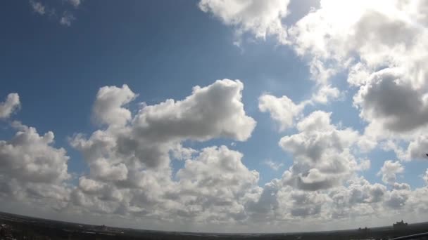 奥兰治港 佛罗里达州 2019年9月5日浅蓝色多云背景下庞塞德莱昂入口的全景 — 图库视频影像