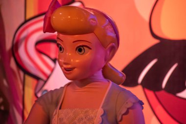 Orlando, Florida. 27 Eylül 2019. Hollywood Stüdyolarındaki Bo Peep karakterinin üst görüntüsü (3)