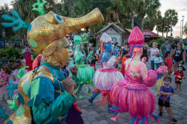 Orlando, Florida. 5 Ekim 2019. Renkli cadılar bayramı deniz karakterleri Seaworld 'de gerilim şarkısı (1)).
