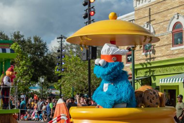 Orlando, Florida. 5 Ekim 2019. Seaworld 'deki Susam Sokağı Parti Geçidi' nde Kurabiye Canavarı (142).