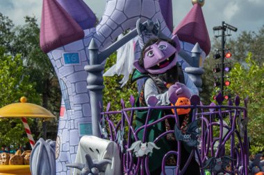 Orlando, Florida. 5 Ekim 2019. Seaworld 'deki Susam Sokağı Parti Yürüyüşünde Kont Von Count (1)).