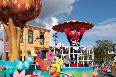 Orlando, Florida. 5 Ekim 2019. Orlando, Florida. 5 Ekim 2019. Seaworld Seaworld 'deki Susam Sokağı Parti Geçidi' nde Elmo (62)).