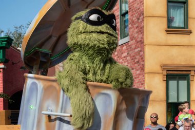 Orlando, Florida. 5 Ekim 2019. Seaworld 'deki Susam Sokağı Parti Geçidi' nde Huysuz Oscar (32))