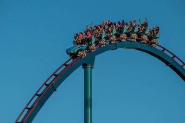 Orlando, Florida. 5 Ekim 2019. İnsanlar Seaworld 'de inanılmaz eğleniyor Mako hız treni (217).