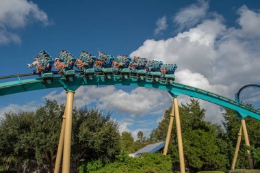 Orlando, Florida. 5 Ekim 2019. İnsanlar Seaworld 'de müthiş eğleniyorlar.).