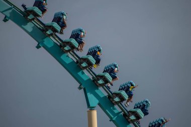 Orlando, Florida. 5 Ekim 2019. İnsanlar Seaworld 'de müthiş eğleniyor Kraken hız treni (21)