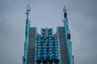 Orlando, Florida. 5 Ekim 2019. İnsanlar Seaworld 'de müthiş eğleniyor Kraken hız treni (25)