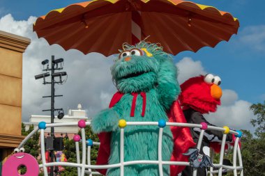 Orlando, Florida. 5 Ekim 2019. Seaworld 'deki Susam Sokağı Parti Geçidi' nde Rosita (12).