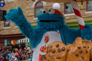 Orlando, Florida. 21 Eylül 2019. Cadılar Bayramı 'nda Kurabiye Canavarı Seaworld 3' te Susam Sokağı Geçidi.