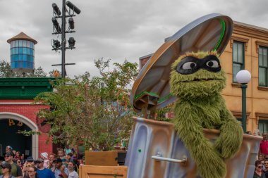 Orlando, Florida. 21 Eylül 2019. Huysuz Oscar Seaworld 2 'de Susam Sokağı Geçidi' nde