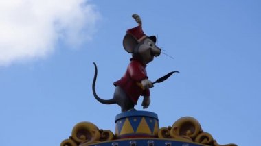 Orlando, Florida. 29 Eylül 2019. Sihirli Kigndom 'daki Timothy Mouse' un üst görüntüsü. (2)