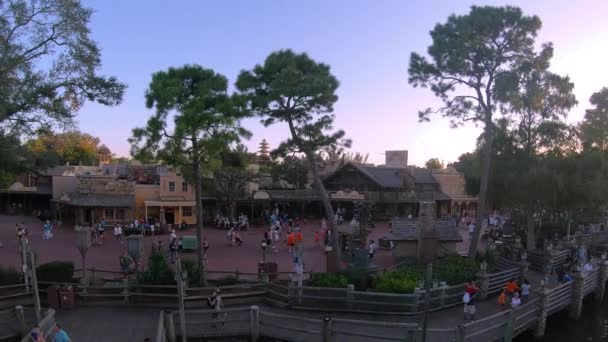 Orlando Florida September 2019 Frontierland Splash Mountain Van Liberty Square — Stockvideo