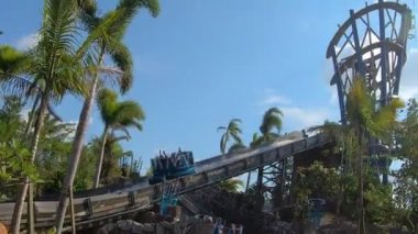 Orlando, Florida. 29 Eylül 2019. Seaworld 'deki Sonsuzluk Şelalesi' nde müthiş bir düşüş.