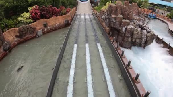 Orlando Florida September 2019 Mensen Genieten Van Verbazingwekkende Infinity Falls — Stockvideo