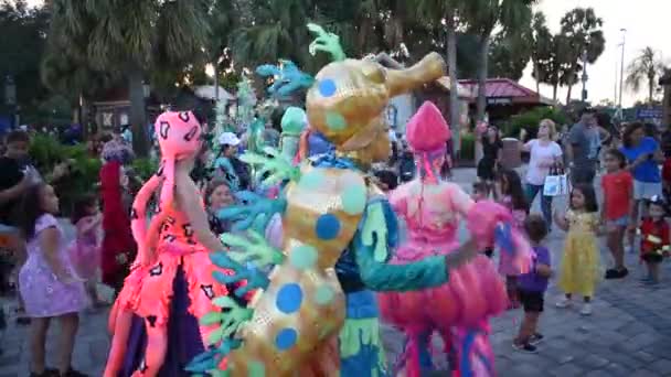 Orlando Florydzie Października 2019 Kolorowe Halloween Marine Znaków Taniec Thriller — Wideo stockowe