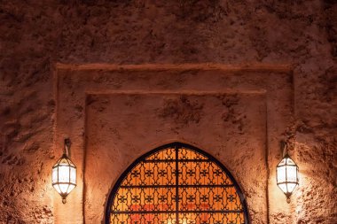 Orlando, Florida. 10 Ekim 2019. Epcot 'taki Fas pavyonunda (48) kemer ve lamba tarzının en üst görüntüsü)