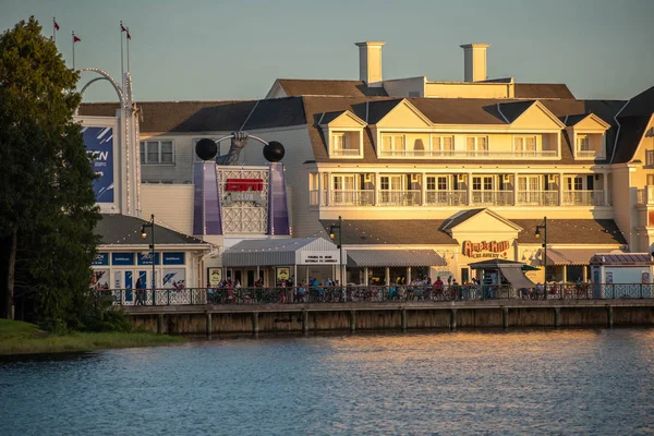 Orlando Florida Oktober 2019 Mensen Lopen Kleurrijke Kade Aan Het — Stockfoto