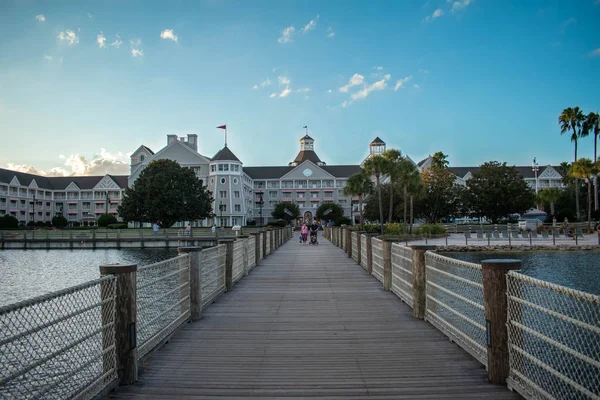 Orlando Florida Outubro 2019 Pessoas Caminhando Cais Vista Panorâmica Moradias — Fotografia de Stock