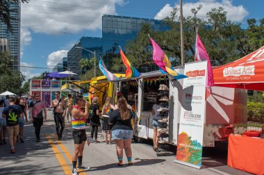 Orlando, Florida. 12 Ekim 2019. Eola Gölü 'ndeki Come Out With Pride Orlando geçit töreninde Renkli Ayaklar (149)
