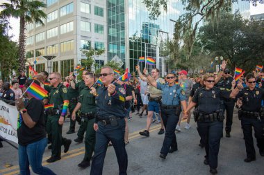 Orlando, Florida. 12 Ekim 2019. Orlando Gölü 'ndeki Eşcinsel Polis Memurları Gururlu Yürüyüşü (257)