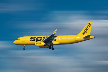 Orlando, Florida. 10 Ekim 2019. Delta Havayolları Spirit Havayolları havaalanı alanına inmeye hazırlanıyor (5)).