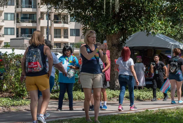 Lidé Těší Přijďte Hrdostí Orlando Průvod Nejpestřejší Oslavu Oblasti Lake — Stock fotografie