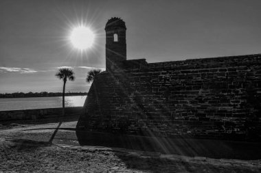 St. Augustine, Florida. 26 Ocak 2019. Castillo de San Marcos Floridas Tarih Sahili 'nde güzel bir gündoğumu geçmişi üzerine.