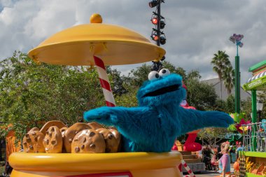 Orlando, Florida. 24 Ekim 2019. Seaworld 6 'daki Susam Sokağı Parti Geçidi' nde Kurabiye Canavarı