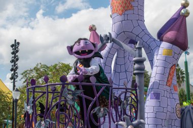 Orlando, Florida. 24 Ekim 2019. Kont Von Kont Seaworld 1 'deki Susam Sokağı Parti Geçidi' nde.