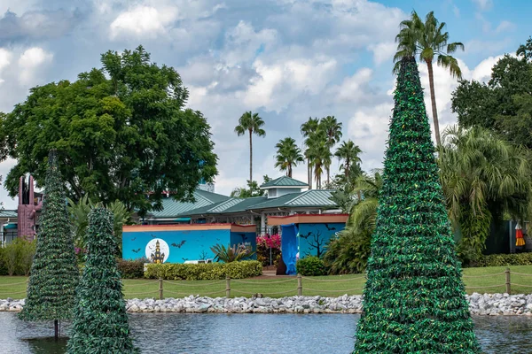Orlando Florida Oktober 2019 Weihnachtsbäume See Und Halloween Dekorationen Bei — Stockfoto