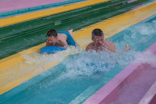 Orlando Florida Oktober 2019 Människor Njuter Fantastiska Taumata Racer Aquatica — Stockfoto