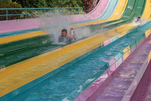 Orlando Florida Oktober 2019 Människor Njuter Fantastiska Taumata Racer Aquatica — Stockfoto