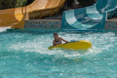 Orlando, Florida. 24 Ekim 2019. İnsanlar Aquatica 24 'te Omaka Rocka' nın tadını çıkarıyorlar..