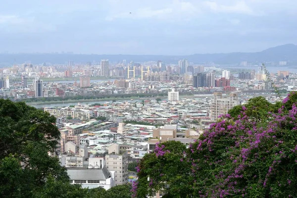 Panorámica del horizonte de la ciudad de Taipei desde la colina del Grand Hotel, Taiwán . —  Fotos de Stock