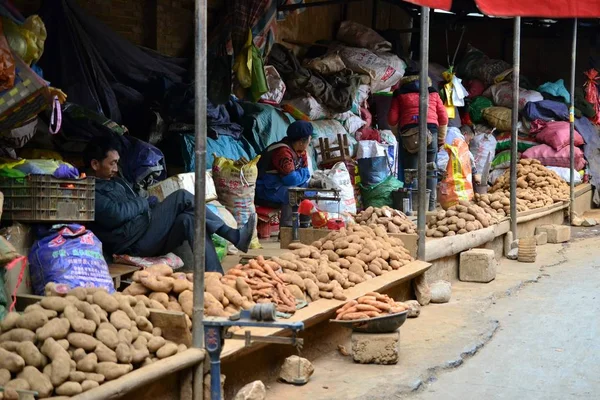 Mercado Zhongyi Shichang, en el casco antiguo de Lijiang, mercado tradicional chino, Yunnan, CHINA —  Fotos de Stock