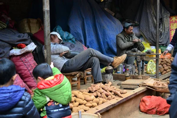 Mercado Zhongyi Shichang Casco Antiguo Lijiang Mercado Tradicional Chino Verduras —  Fotos de Stock