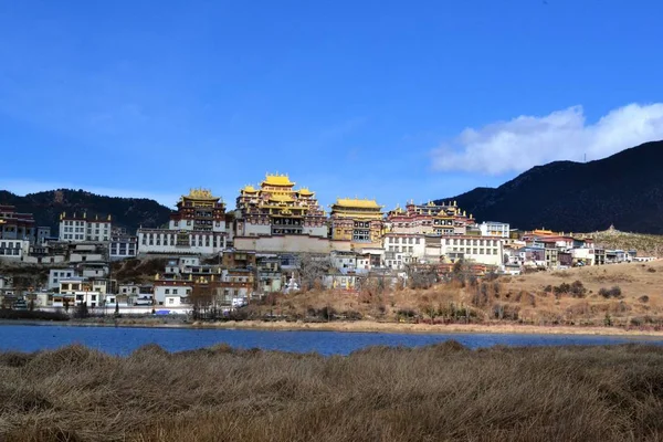 Songzanlin Tibetan Buddhist monastery, Shangri La, Xianggelila, Yunnan Province, China — Stock Photo, Image