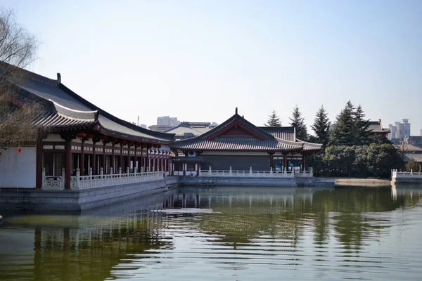 Datang furong tuin met traditionele chinese gebouwen van de tang-dynastie in Xian, Shaanxi, China — Stockfoto