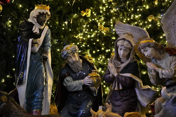 Pesebre en la plaza de la iglesia de la Natividad en la víspera de Navidad en Belén, Cisjordania, Palestina, Israel — Foto de Stock