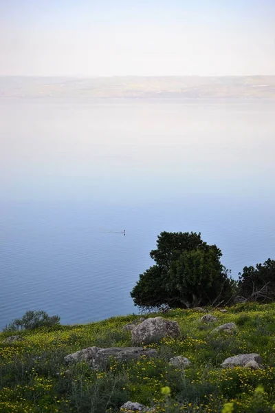 Vista del mar de Galilea Lago Kinneret desde Mt. Montaña rebelde, hermoso paisaje del lago, Israel, Tiberíades —  Fotos de Stock