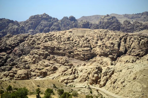 페트라, 요르단-고 대 Nabatean 도시 붉은 자연 바위와 현지 유목민, 유네스코 세계 유산 — 스톡 사진