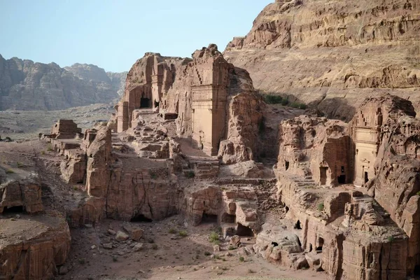 Petra, Jordanië - oude stad van Rethymnon in rood natuurlijke rots en met lokale bedoeïenen, Unesco werelderfgoed — Stockfoto