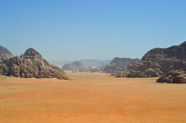 Çöl kumulları Wadi Rum Wilderness, Jordan, Orta Doğu, hiking, tırmanma, sürüş ile Tur